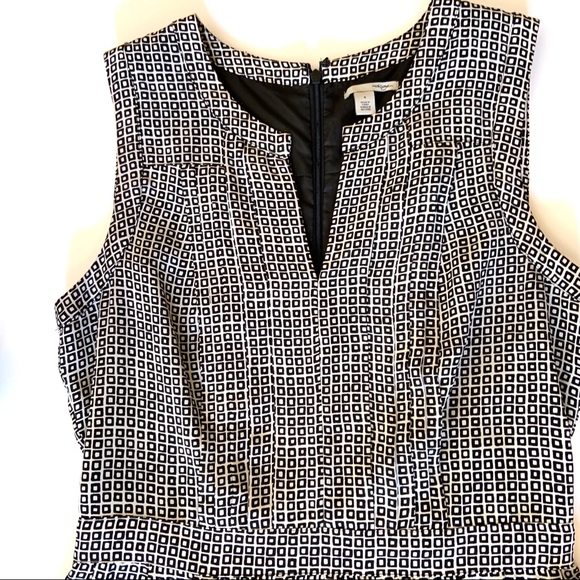 { Halogen } Split Neck Pleated Dress Sz 4 - Picture 3 of 5